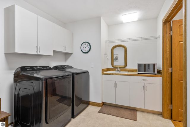 6352 S Westwood Parkway, Suttons Bay, MI 49682