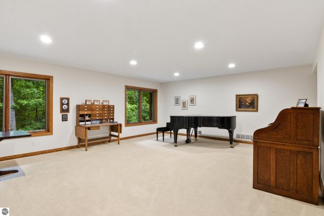 6352 S Westwood Parkway, Suttons Bay, MI 49682