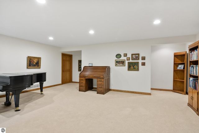 6352 S Westwood Parkway, Suttons Bay, MI 49682