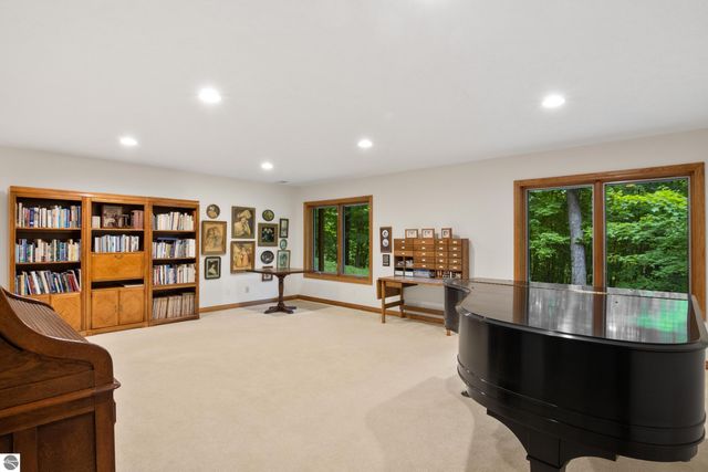 6352 S Westwood Parkway, Suttons Bay, MI 49682