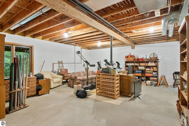 6352 S Westwood Parkway, Suttons Bay, MI 49682