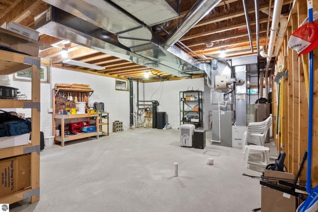 6352 S Westwood Parkway, Suttons Bay, MI 49682