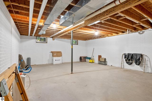 6352 S Westwood Parkway, Suttons Bay, MI 49682