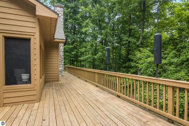 6352 S Westwood Parkway, Suttons Bay, MI 49682