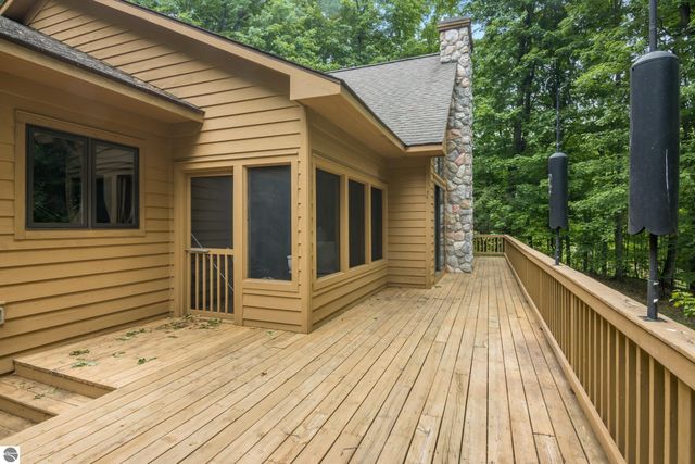 6352 S Westwood Parkway, Suttons Bay, MI 49682