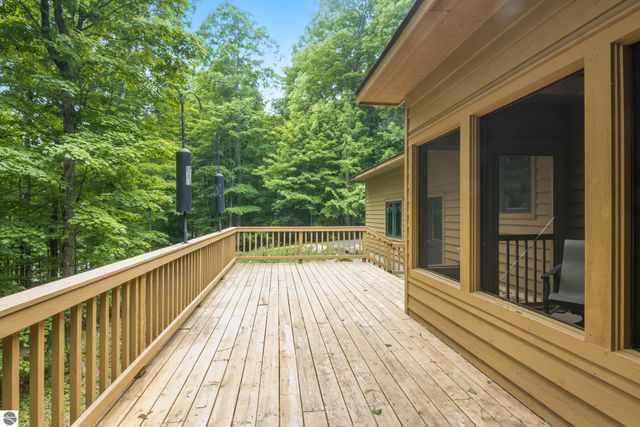 6352 S Westwood Parkway, Suttons Bay, MI 49682