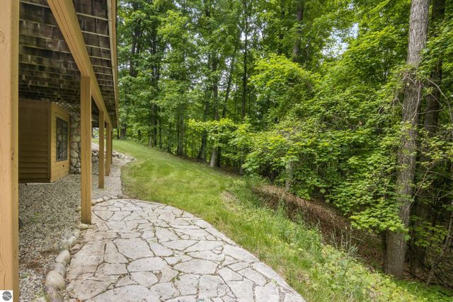 6352 S Westwood Parkway, Suttons Bay, MI 49682