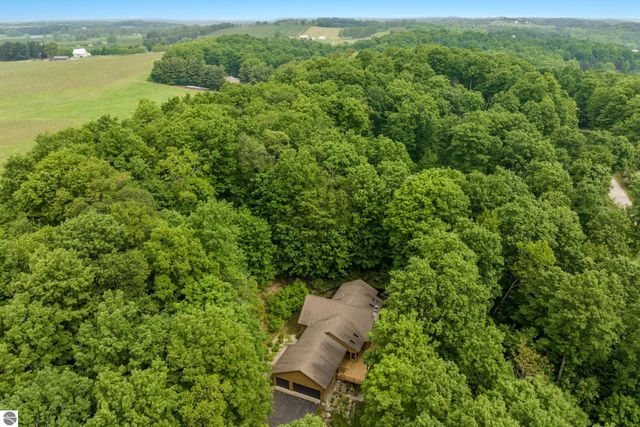 6352 S Westwood Parkway, Suttons Bay, MI 49682