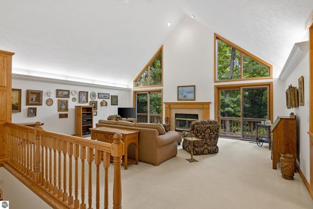 6352 S Westwood Parkway, Suttons Bay, MI 49682