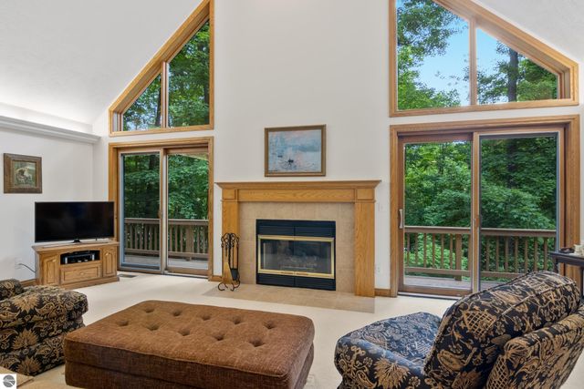 6352 S Westwood Parkway, Suttons Bay, MI 49682