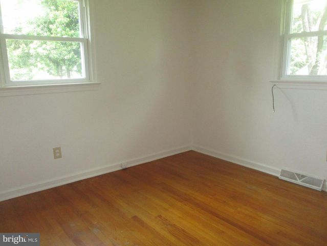 904 CRESTHILL RD, Fredericksburg, VA 22405