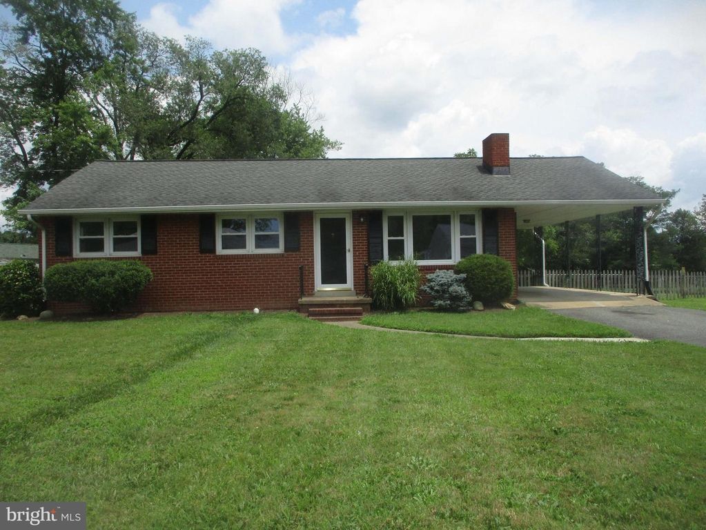 904 CRESTHILL RD, Fredericksburg, VA 22405