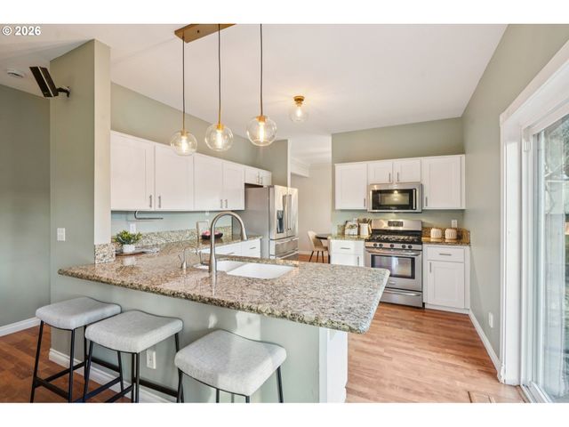 5966 FROST Ln, Lake Oswego, OR 97035