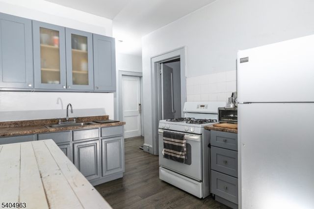 105 Knapp Ave, Clifton City, NJ 07011