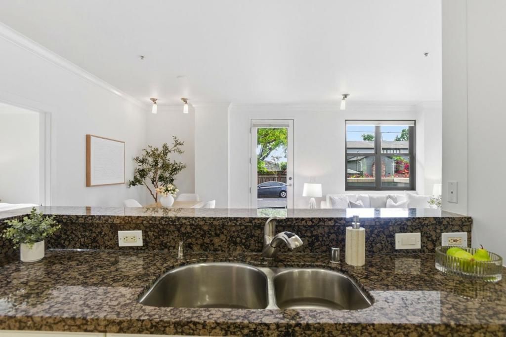 Image 10 of property listing at 225 9th Avenue 105, San Mateo, CA 94401