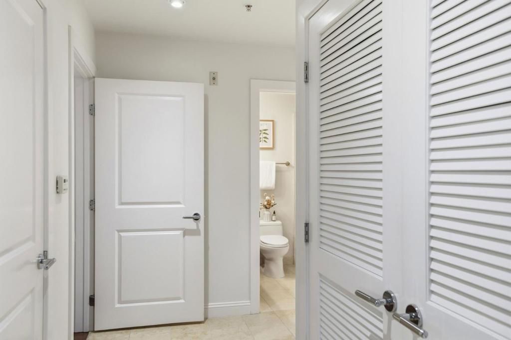 Image 15 of property listing at 225 9th Avenue 105, San Mateo, CA 94401