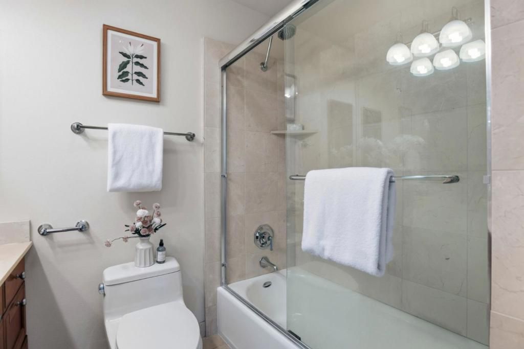 Image 19 of property listing at 225 9th Avenue 105, San Mateo, CA 94401