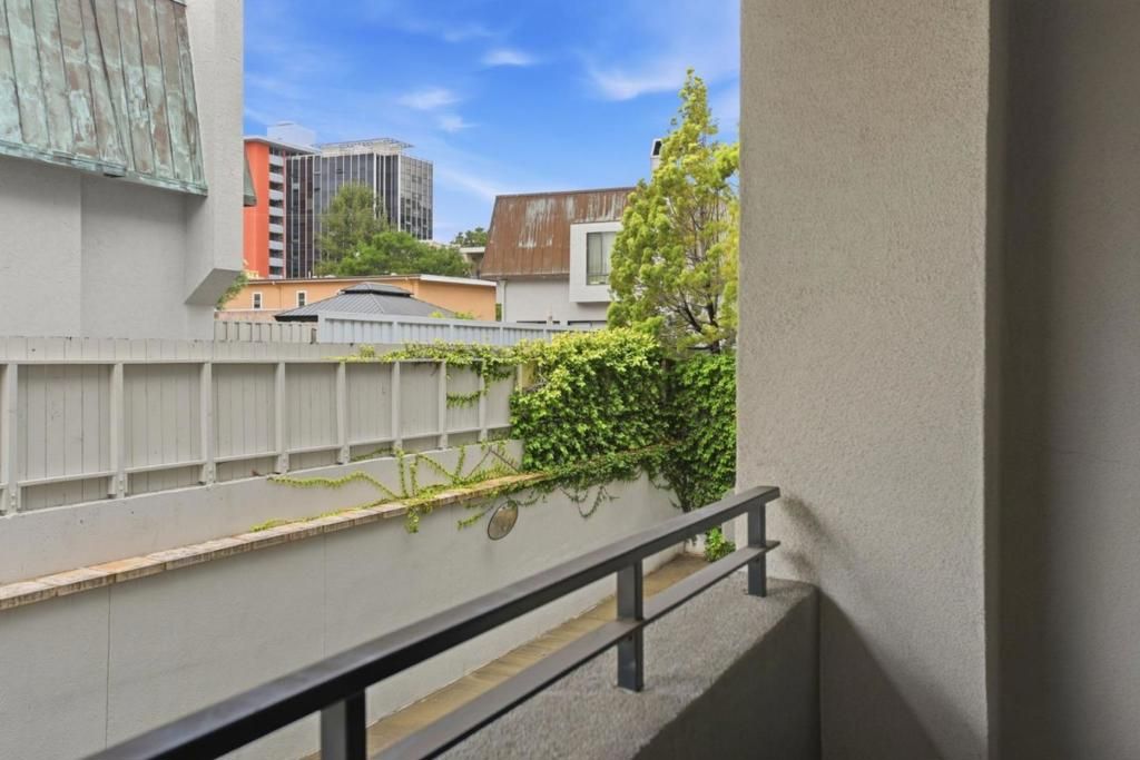 Image 22 of property listing at 225 9th Avenue 105, San Mateo, CA 94401