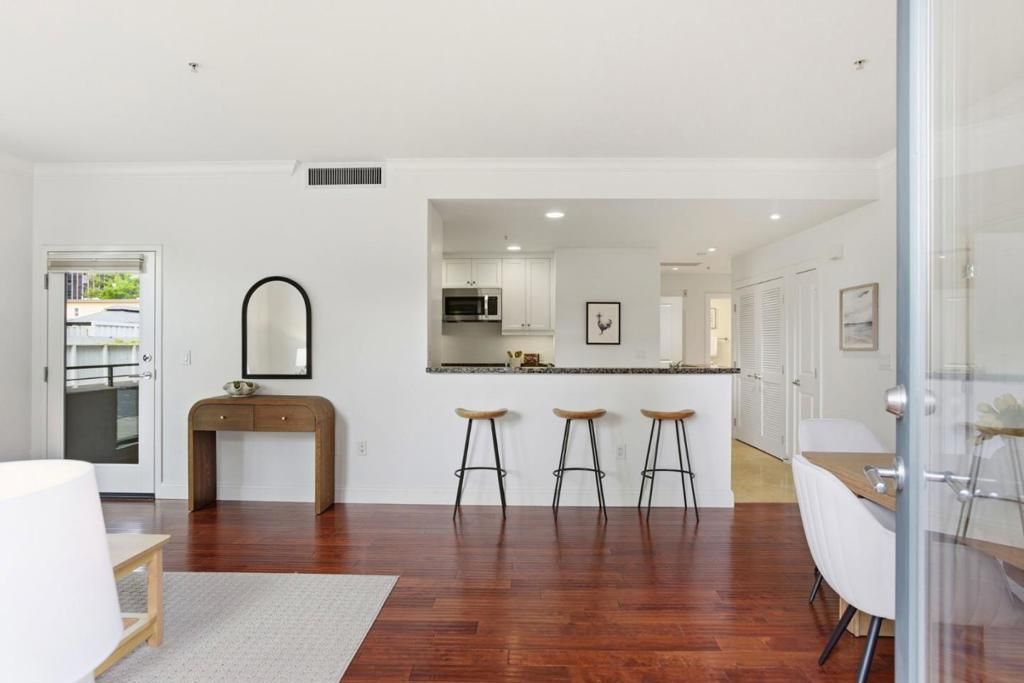 Image 25 of property listing at 225 9th Avenue 105, San Mateo, CA 94401