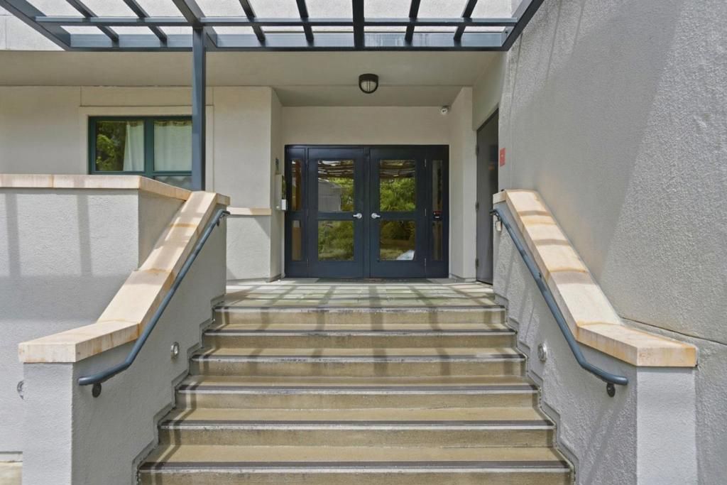 Image 33 of property listing at 225 9th Avenue 105, San Mateo, CA 94401