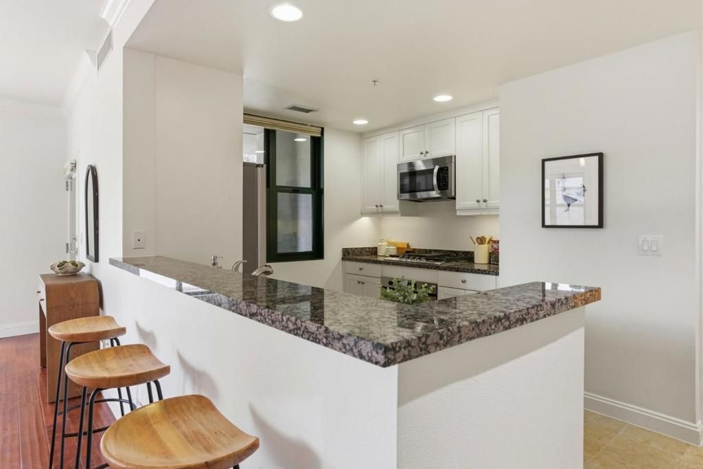 Image 4 of property listing at 225 9th Avenue 105, San Mateo, CA 94401