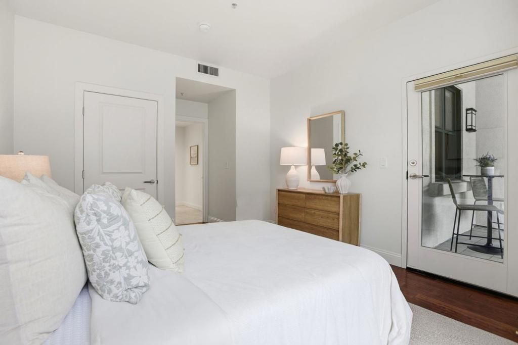 Image 6 of property listing at 225 9th Avenue 105, San Mateo, CA 94401