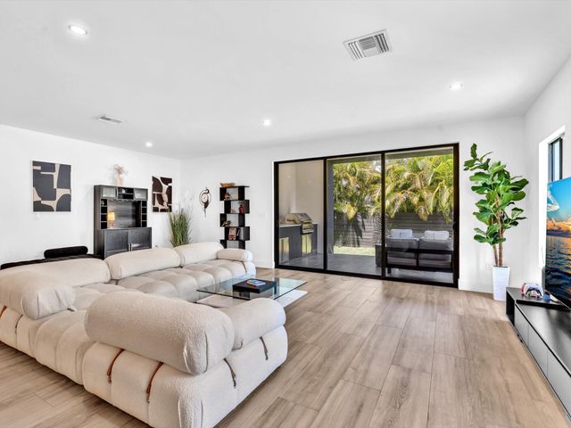 913 NE 15th Street, Fort Lauderdale, FL 33304