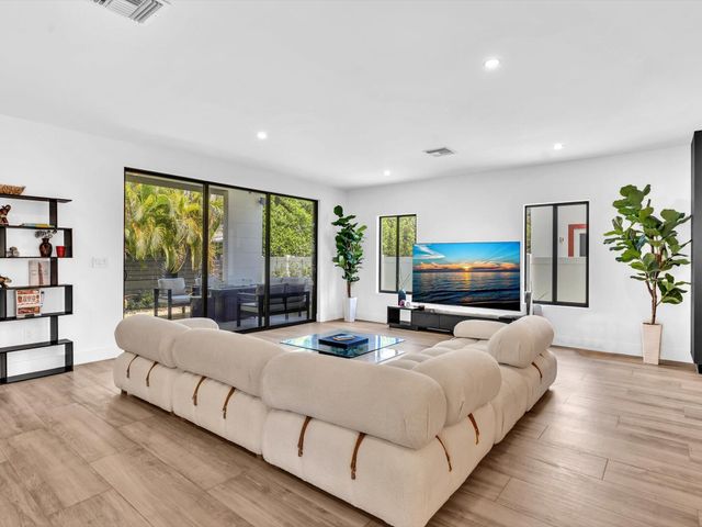 913 NE 15th Street, Fort Lauderdale, FL 33304