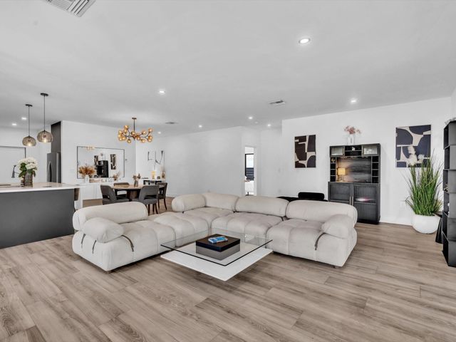 913 NE 15th Street, Fort Lauderdale, FL 33304