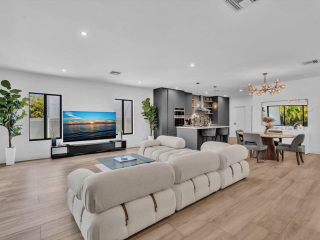 913 NE 15th Street, Fort Lauderdale, FL 33304