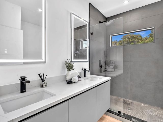 913 NE 15th Street, Fort Lauderdale, FL 33304