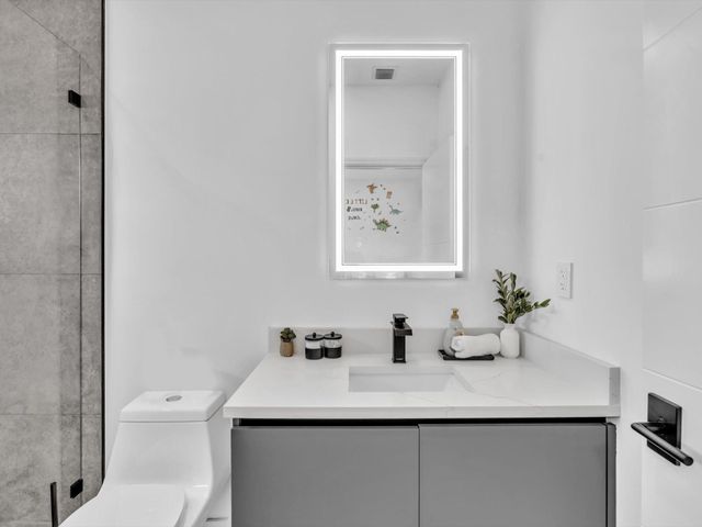 913 NE 15th Street, Fort Lauderdale, FL 33304