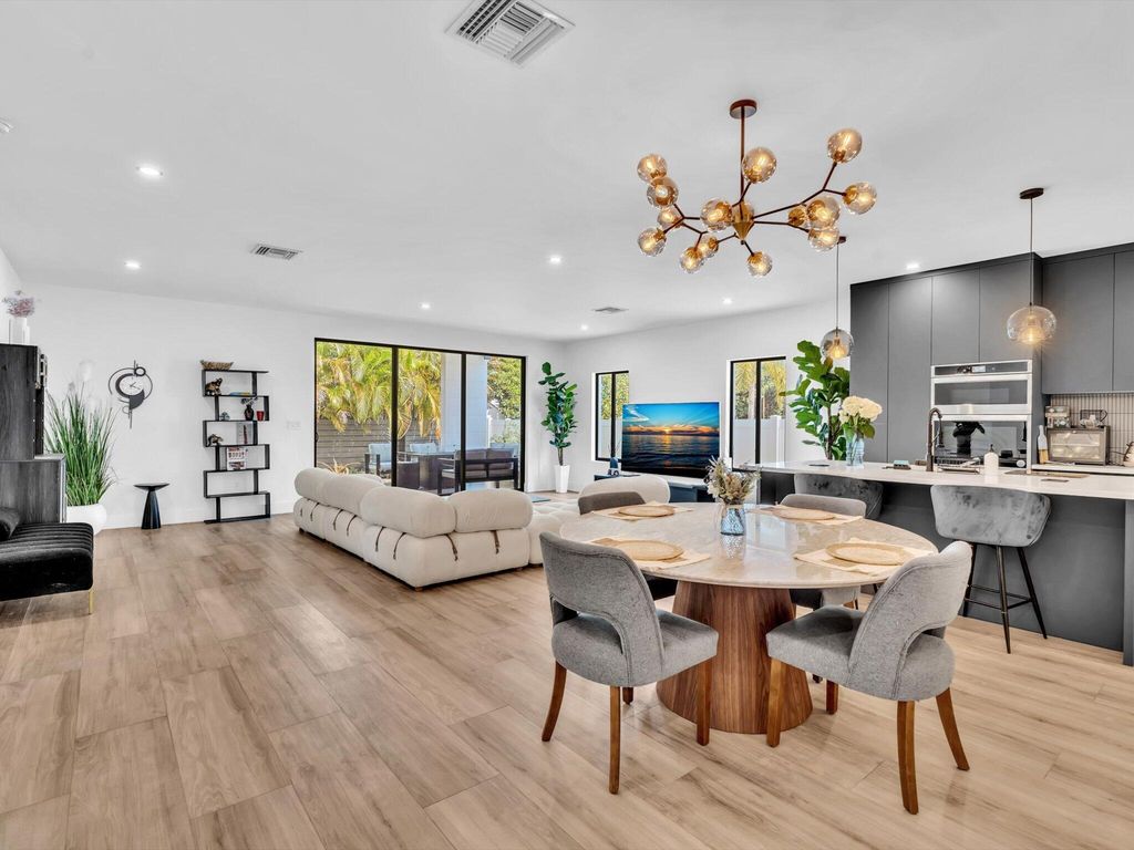 913 NE 15th Street, Fort Lauderdale, FL 33304