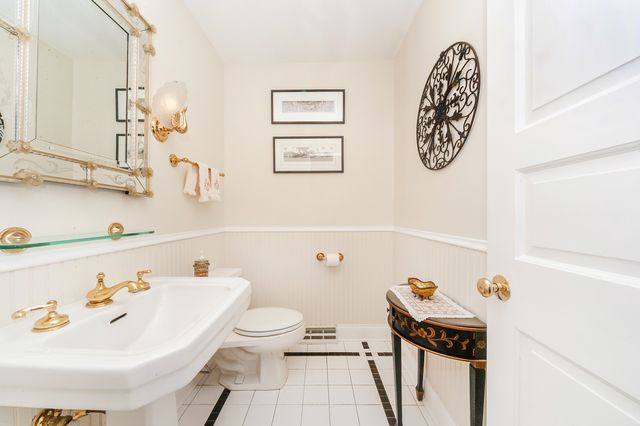 1866 S Wilson Drive, Lake Forest, IL 60045