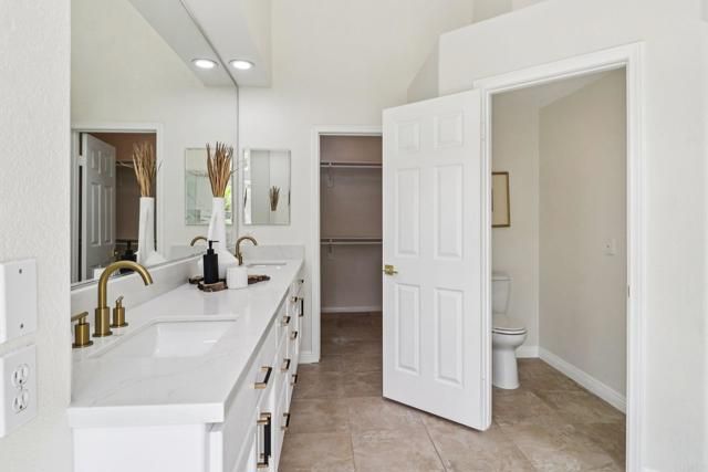 1747 Crescent Knolls, Escondido, CA 92029