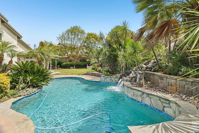 1747 Crescent Knolls, Escondido, CA 92029