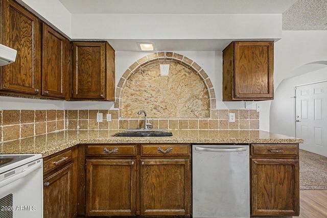 2355 W PAMPA Avenue, Mesa, AZ 85202