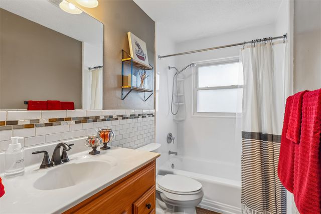 1301 SW Franklin Court, Ankeny, IA 50023