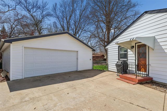 1301 SW Franklin Court, Ankeny, IA 50023