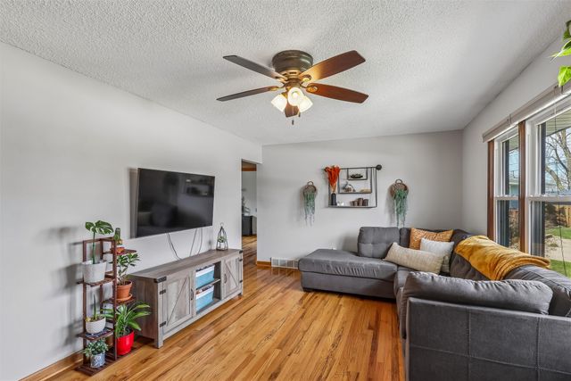 1301 SW Franklin Court, Ankeny, IA 50023