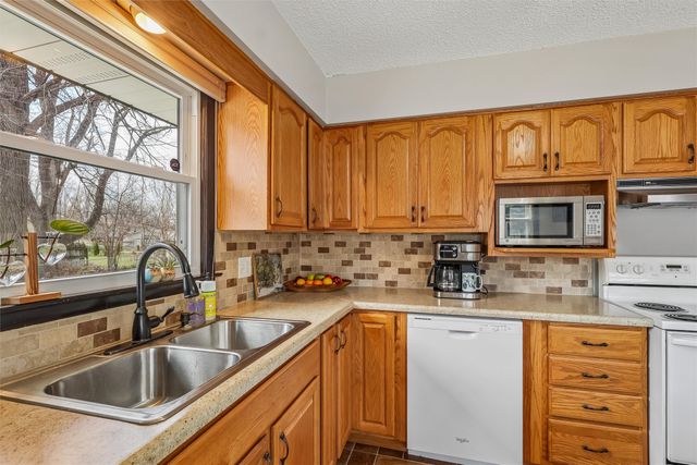 1301 SW Franklin Court, Ankeny, IA 50023