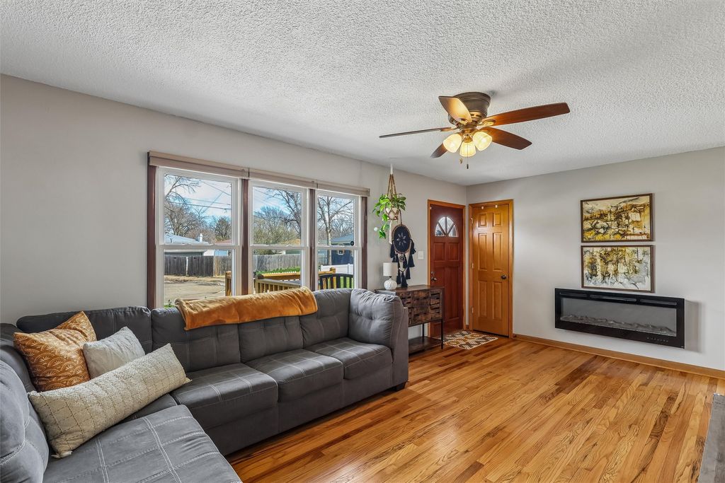 1301 SW Franklin Court, Ankeny, IA 50023