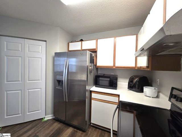 2 Allenwood Lane, Greer, SC 29650