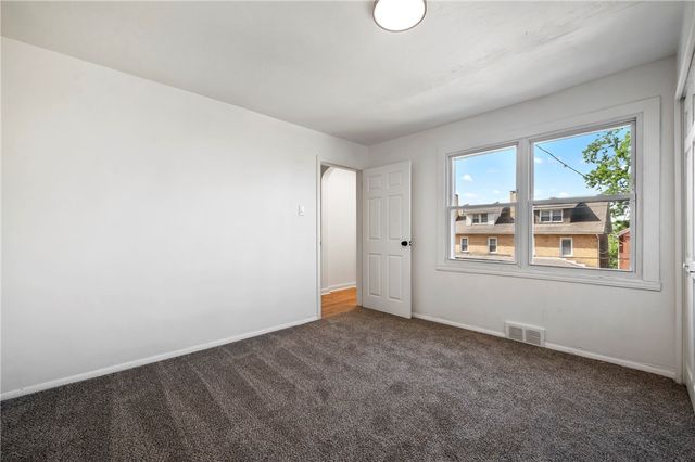 2219 Manor Ave, Swissvale, PA 15218