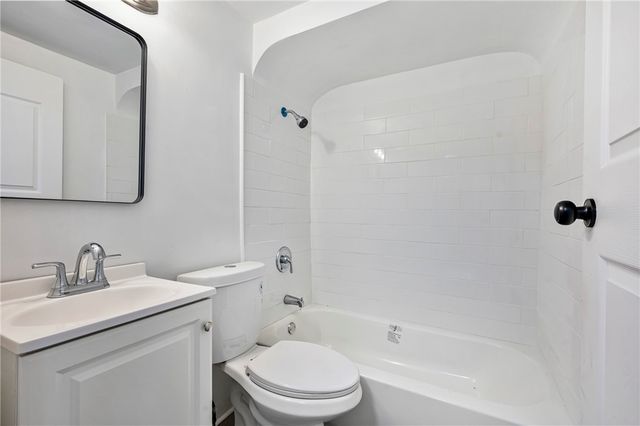 2219 Manor Ave, Swissvale, PA 15218