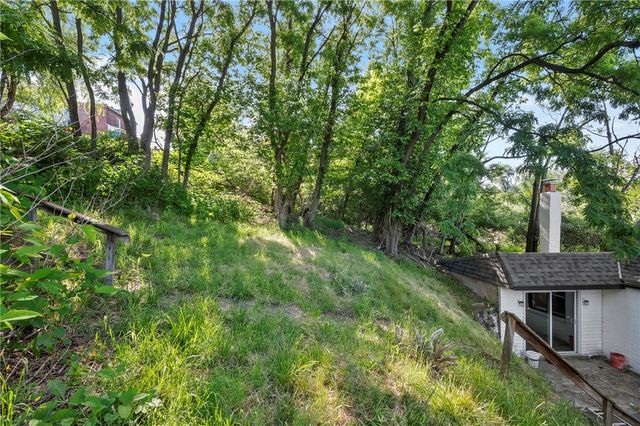 2219 Manor Ave, Swissvale, PA 15218