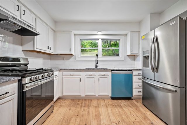 2219 Manor Ave, Swissvale, PA 15218