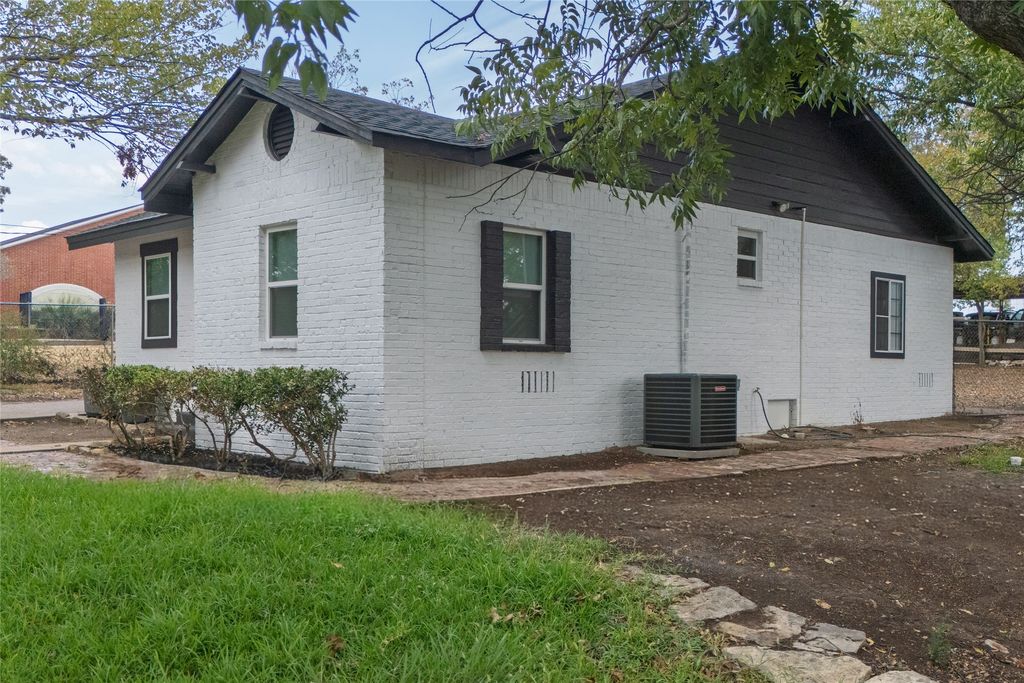 1032 W Oak Street, Weatherford, TX 76086 — photo 4