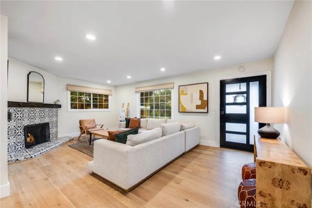 7112 Darnoch, West Hills, CA 91307