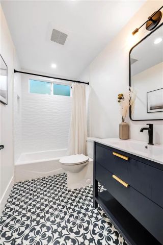 7112 Darnoch, West Hills, CA 91307